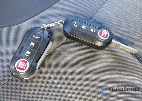 2015 Fiat 500L Easy из США, поврежденный, VIN ZFBCFABH4FZ030081